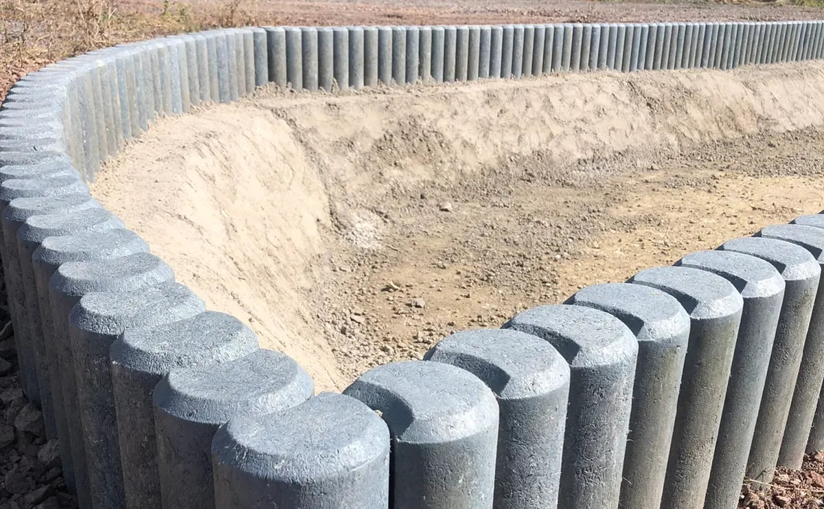 Hohlkehlpalisade aus Recyclingmaterial