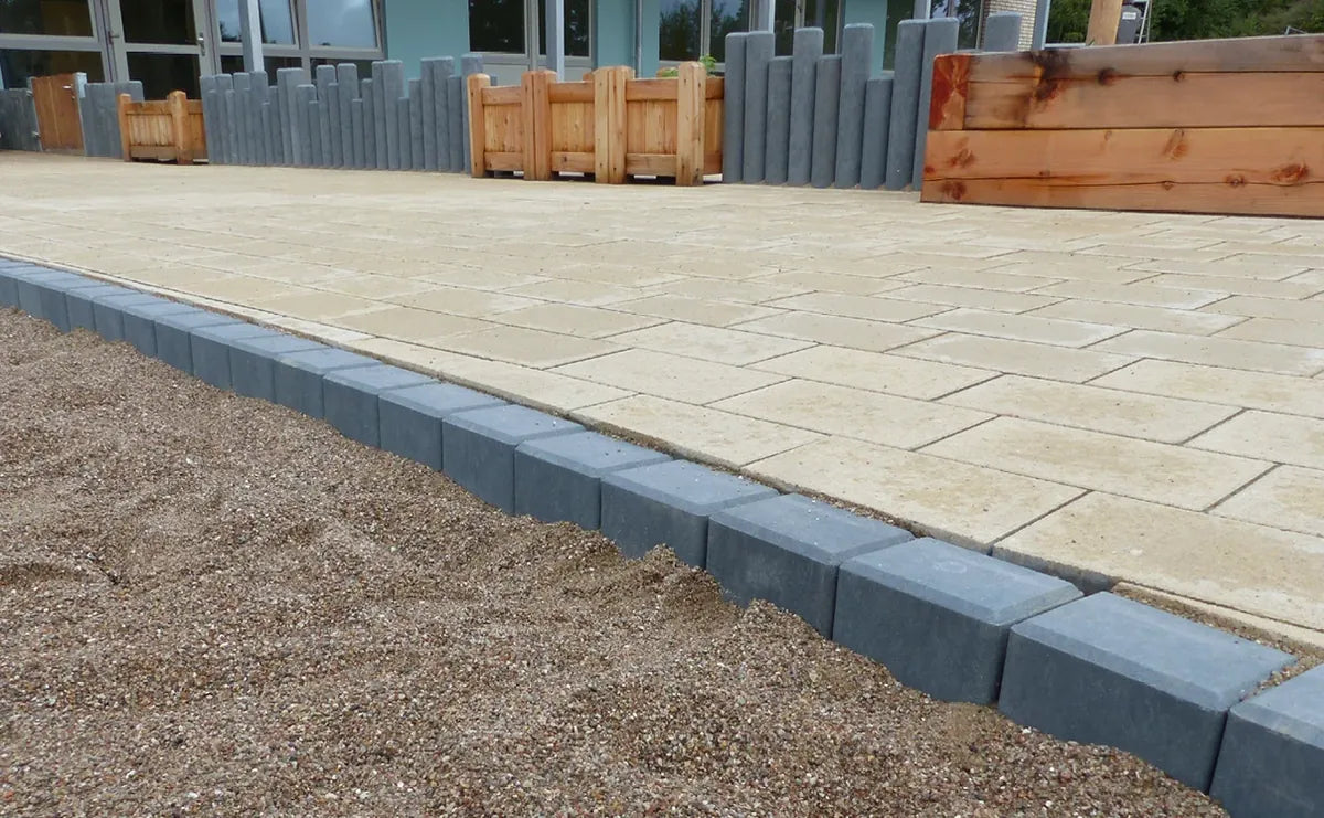 Rechteckpalisade aus Recyclingmaterial