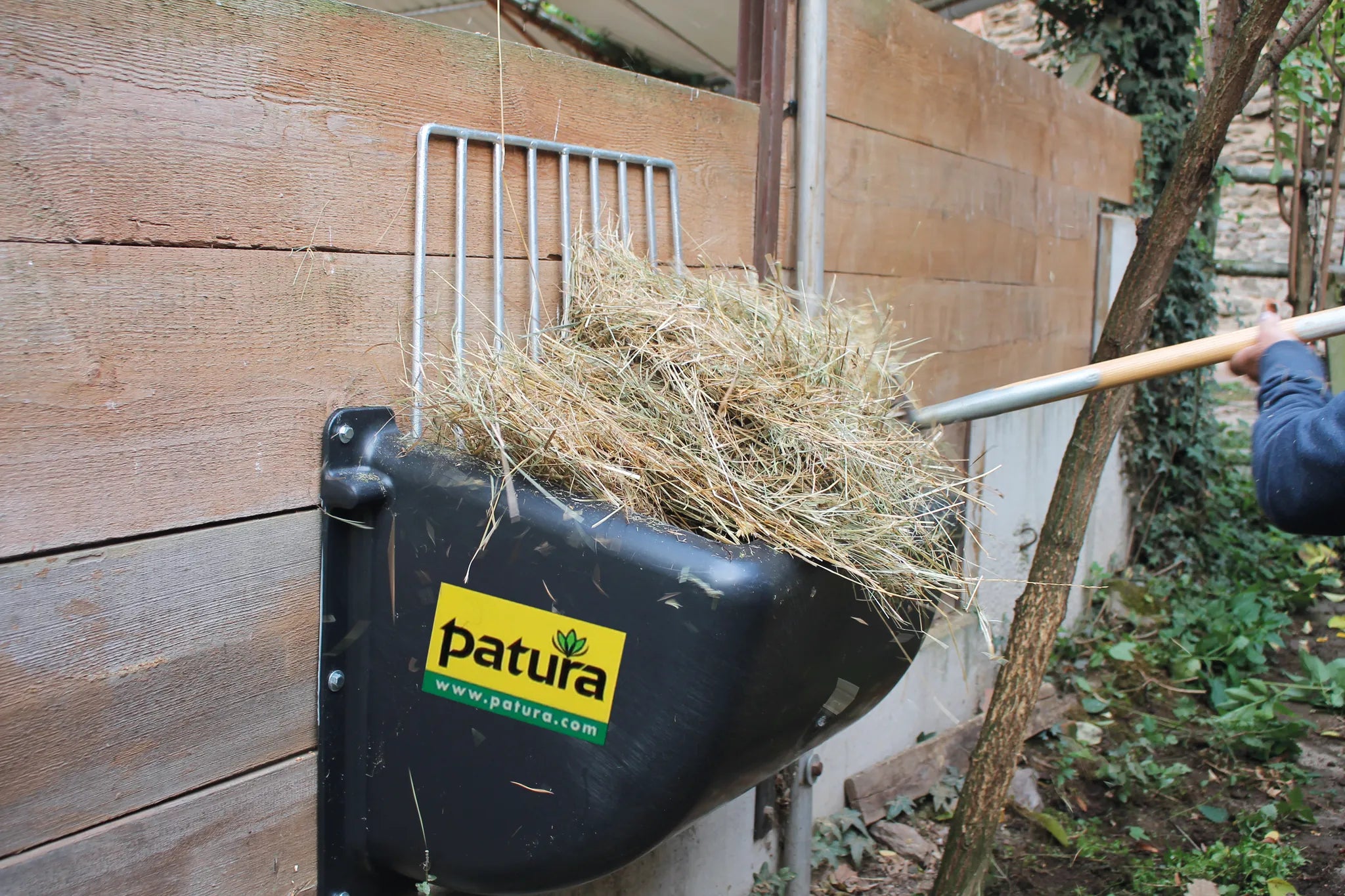 Kunststoff-Heuraufe Slow-Feeder, 140l für Pferde